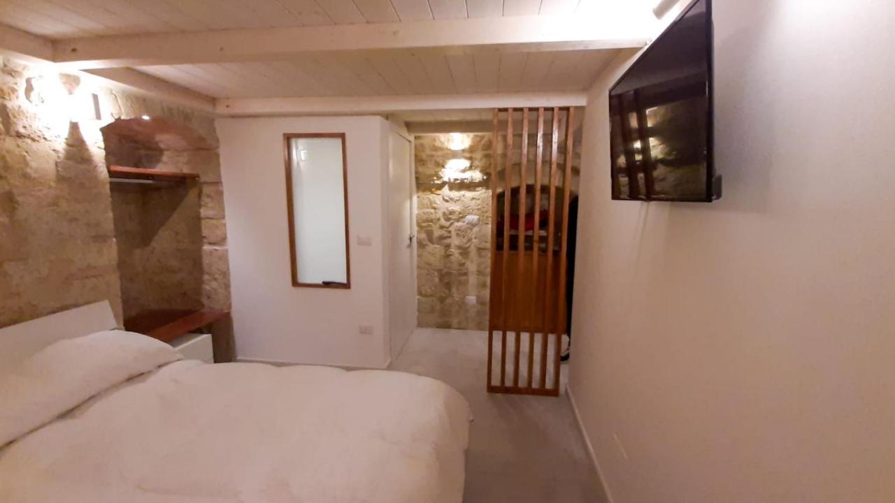 B&B Il Castello Suite 지오비나조 외부 사진